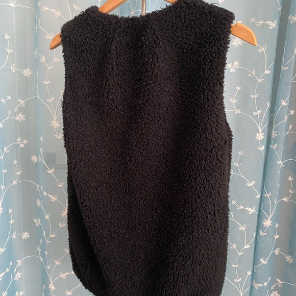 Wilfred Sherpa Vest - Picture 2 of 2